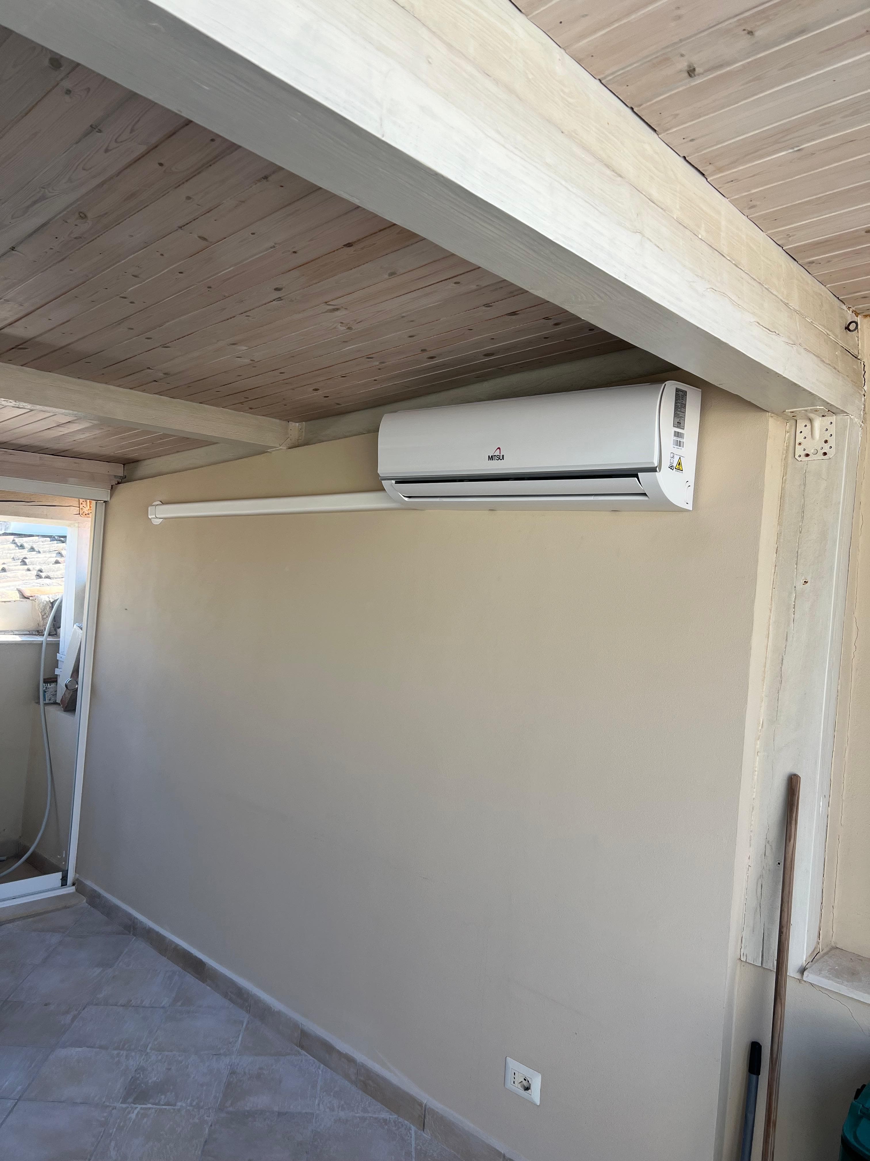 Unità interna di climatizzazione installata a parete
